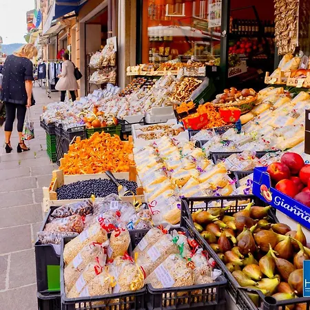 Centre New Modern House 아지아고