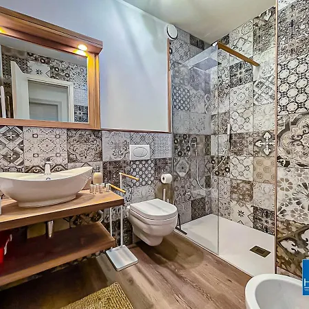 Centre New Modern House *