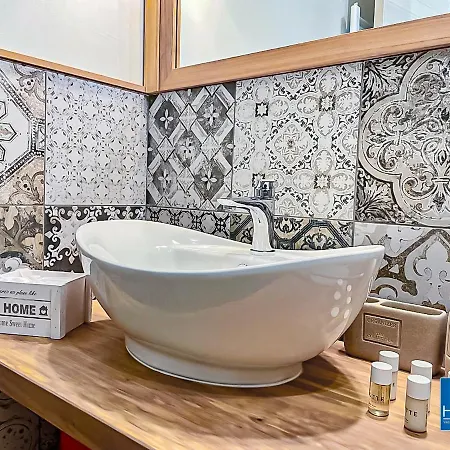 Centre New Modern House 아파트 아지아고