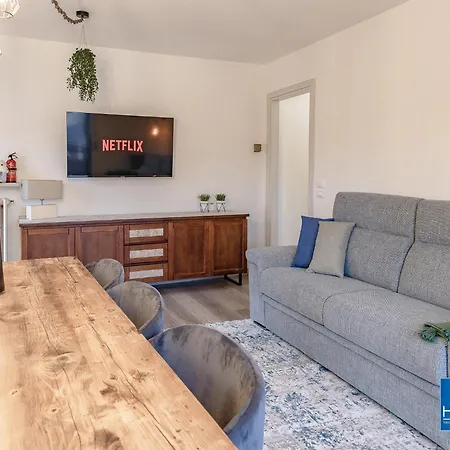 Centre New Modern House *